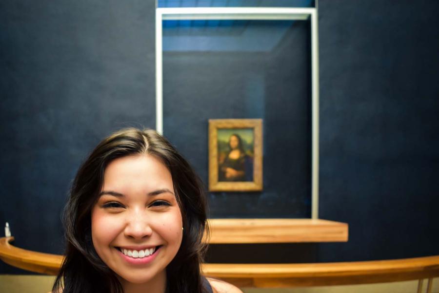 person with the Mona Lisa painting